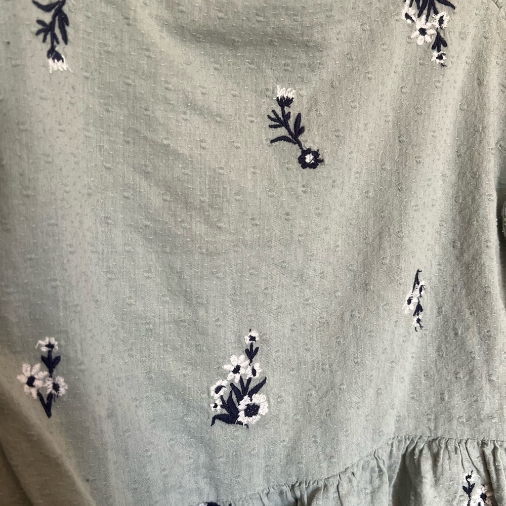 Universal Thread Embroidered Top - Picture 4 of 4